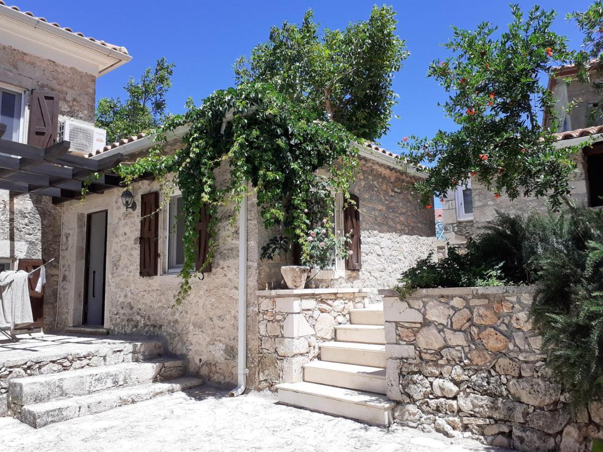 Villa Callisto- Elegant Restored Villa With Pool Gyri Екстер'єр фото