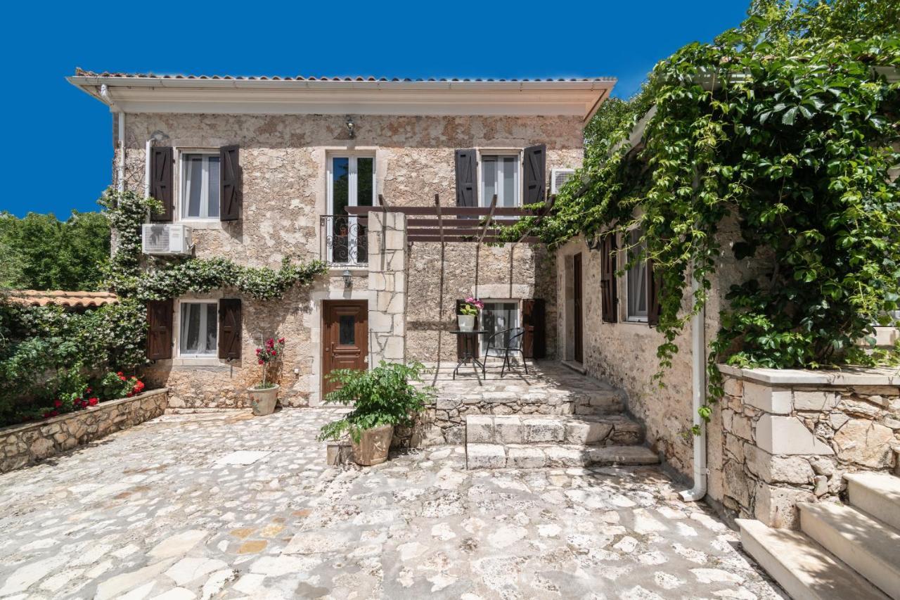 Villa Callisto- Elegant Restored Villa With Pool Gyri Екстер'єр фото