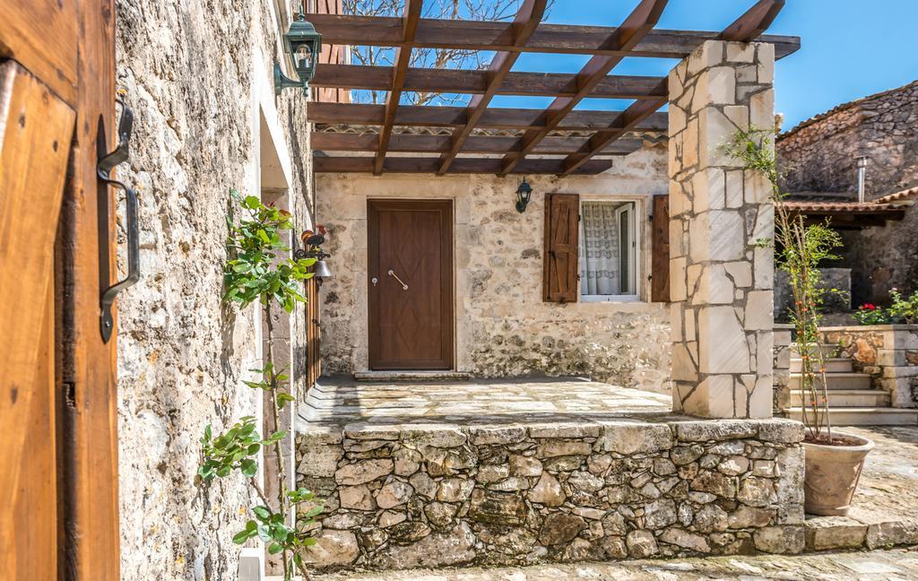 Villa Callisto- Elegant Restored Villa With Pool Gyri Екстер'єр фото