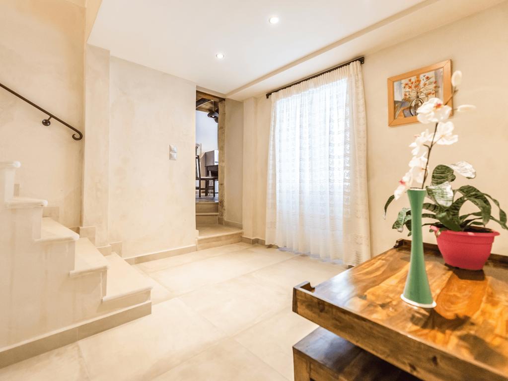 Villa Callisto- Elegant Restored Villa With Pool Gyri Екстер'єр фото